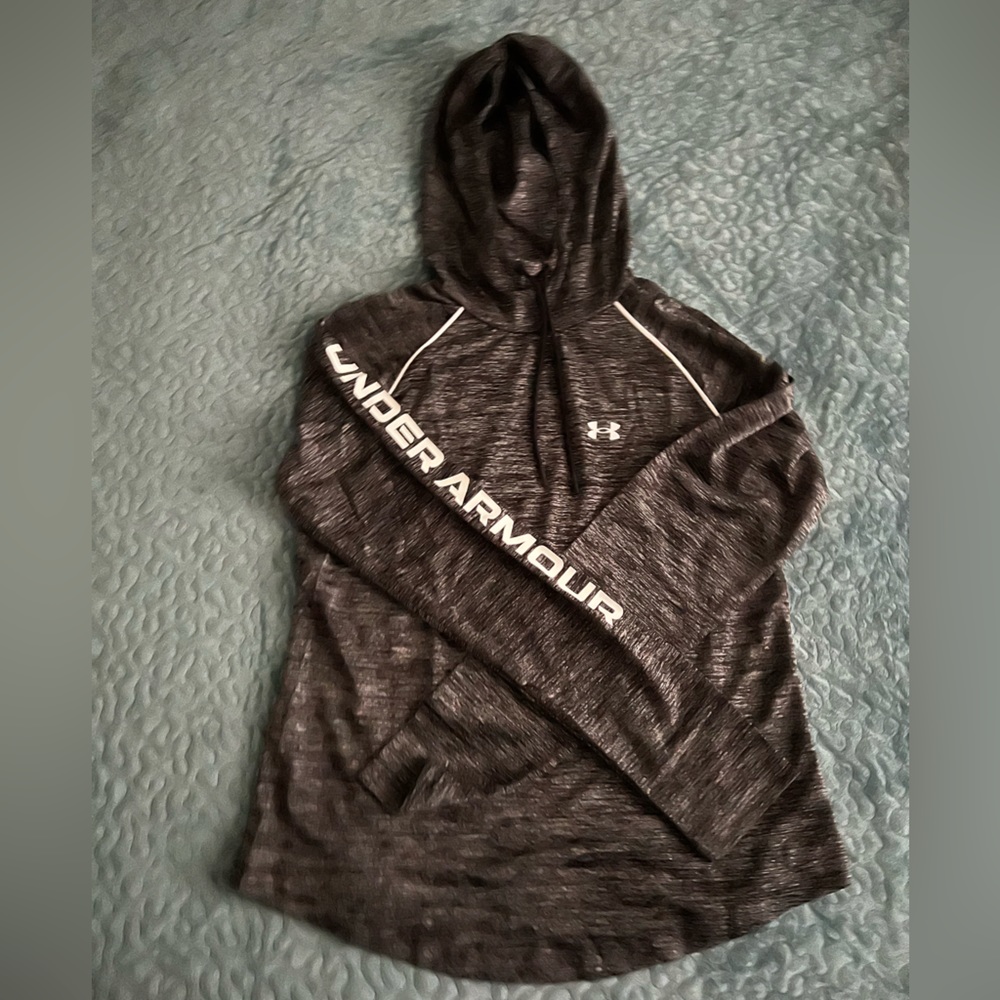 NWT Under Armour hooded pullover
